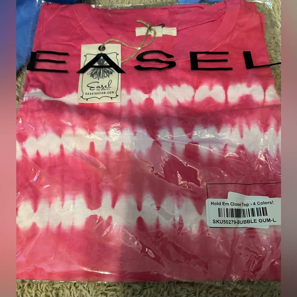 NWT EASEL PINK/WHITE TOP